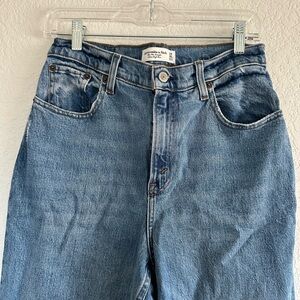 Abercrombie Curve Love Ultra High Rise 90s Straight Jean